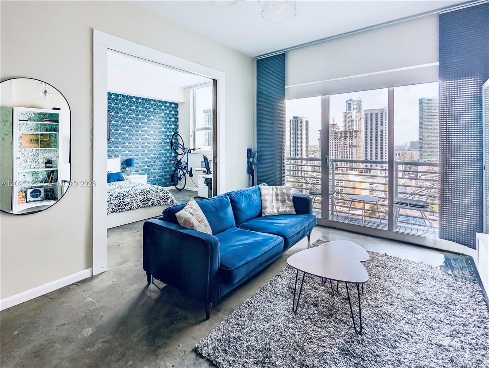 loft 1/1 high ceilings separate private bedroom