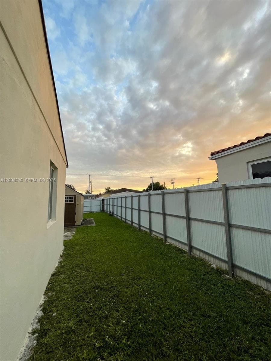 3330 NW 18th St photo 21