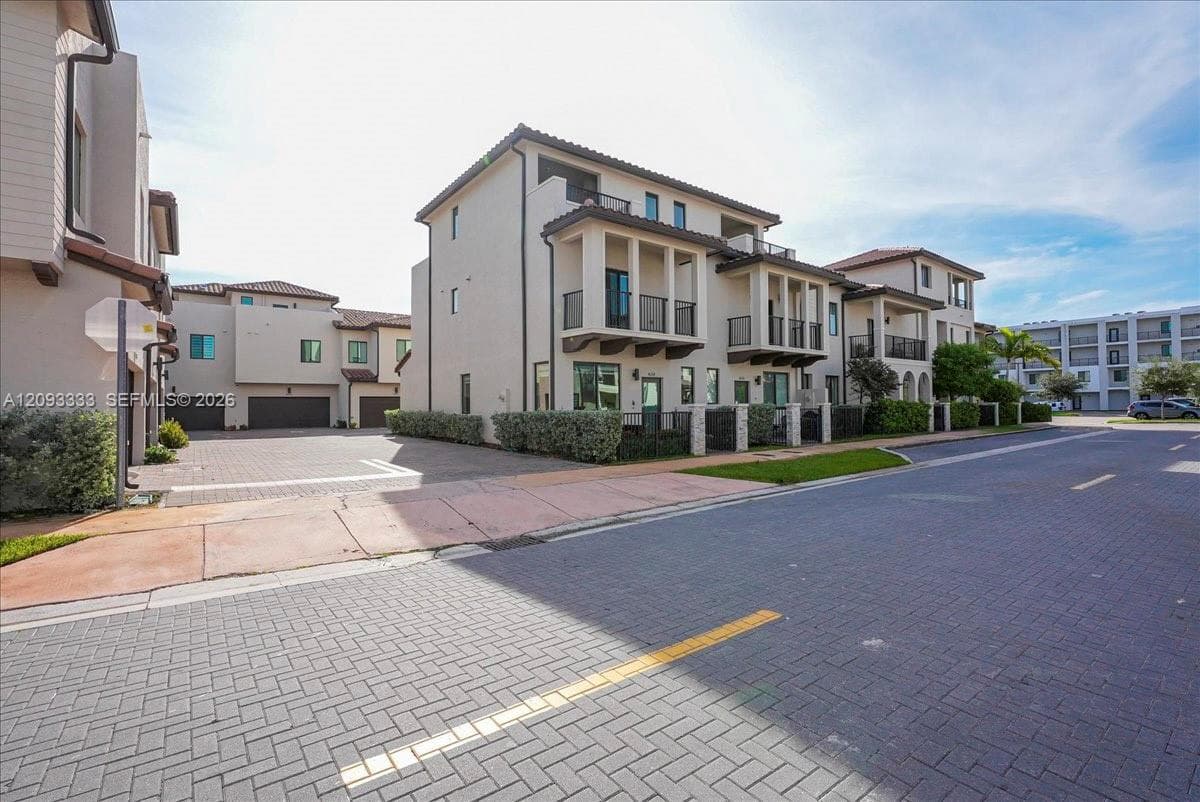 URBANA AT DOWNTOWN DORAL in Doral - Photo 28