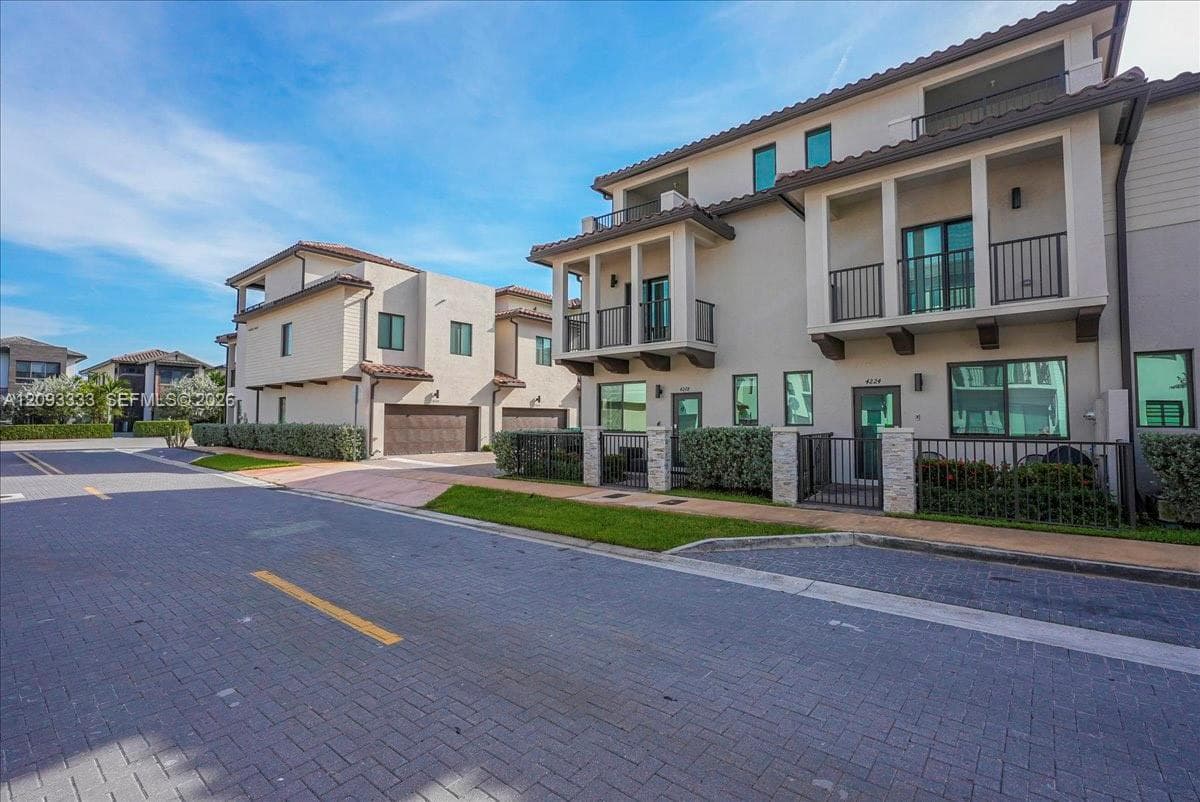 URBANA AT DOWNTOWN DORAL in Doral - Photo 29
