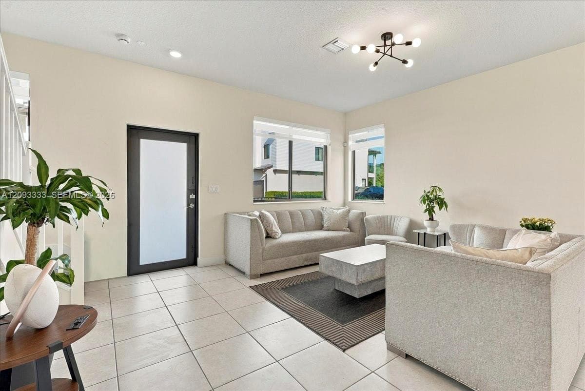 URBANA AT DOWNTOWN DORAL in Doral - Photo 4