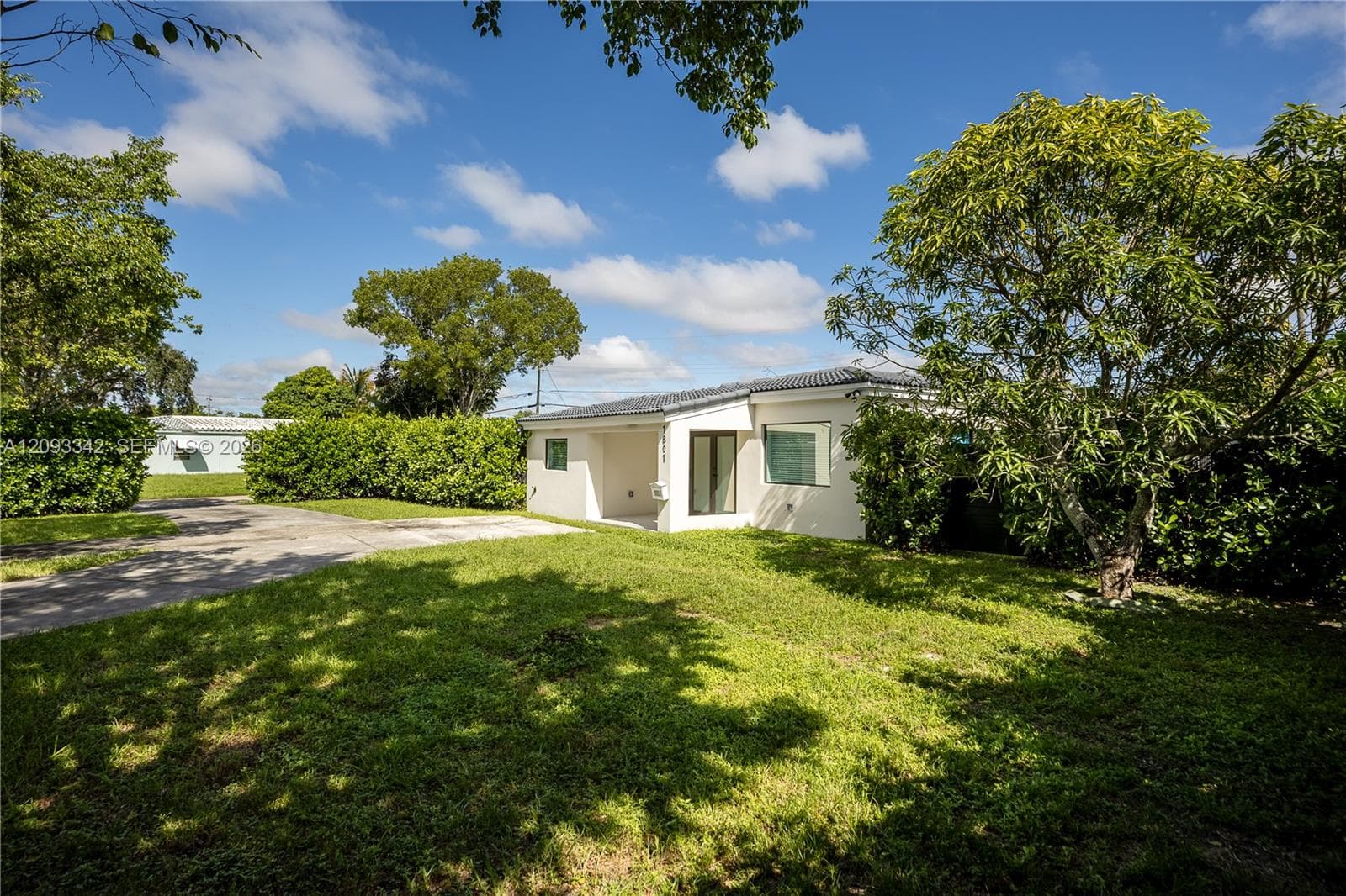 1801 NE 173rd St photo 4