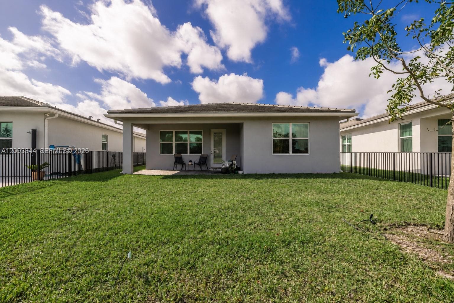 4242 Rosa Dr photo 3