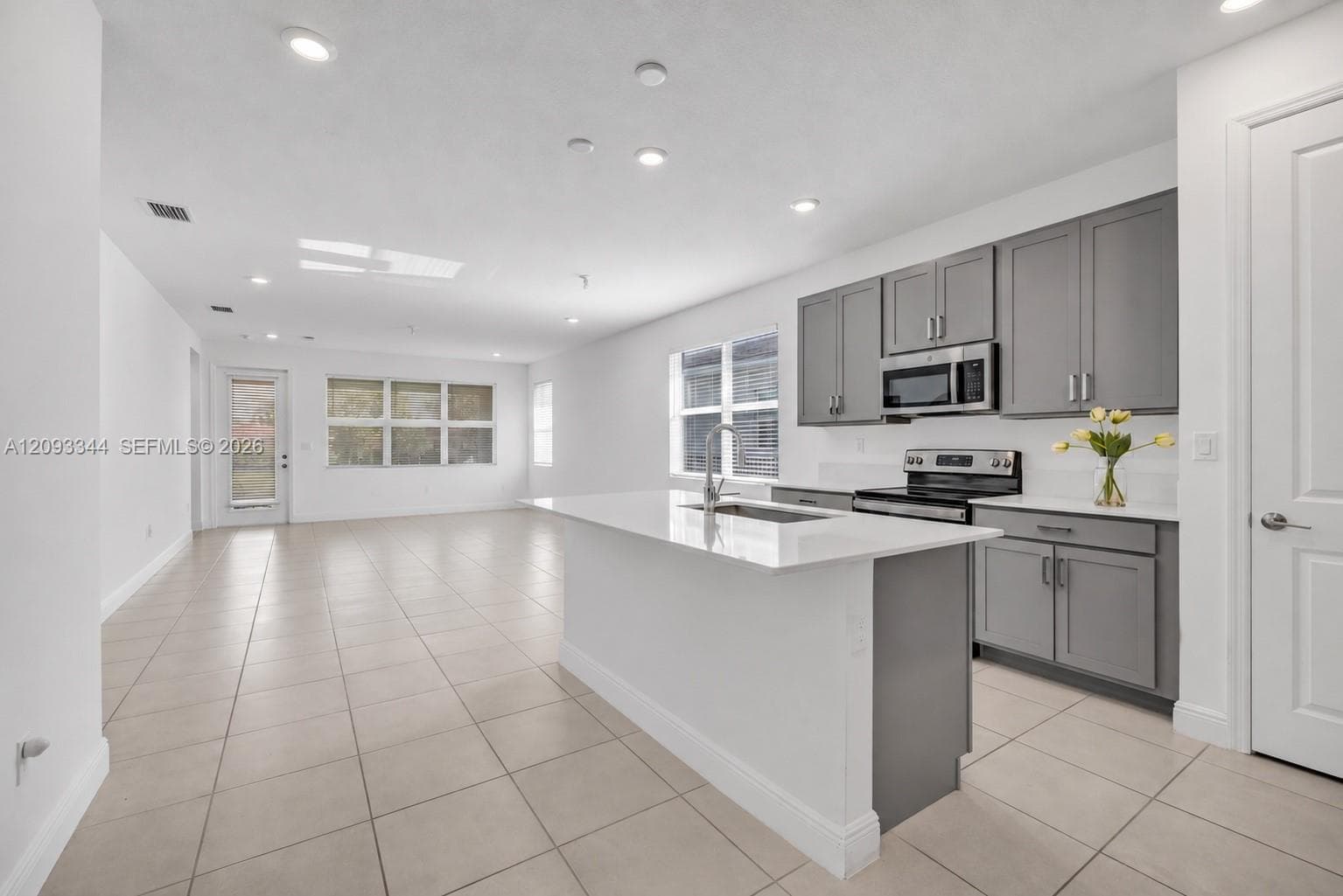 4242 Rosa Dr photo 8