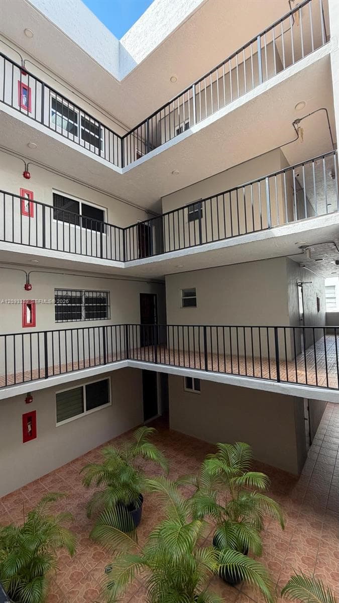HARDING VILLAS CONDO · #305 in Miami Beach - Photo 7