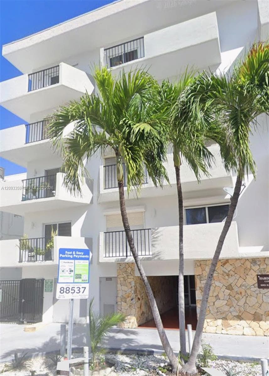 HARDING VILLAS CONDO · #305 in Miami Beach - Photo 3