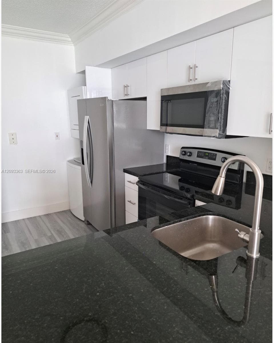 BLUE LAGOON CONDO · #403 in Miami - Photo 3