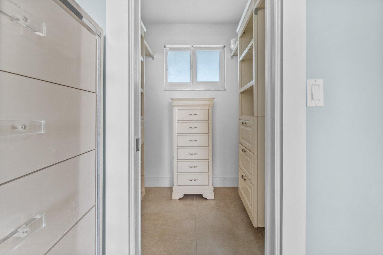 Walk-in Closet