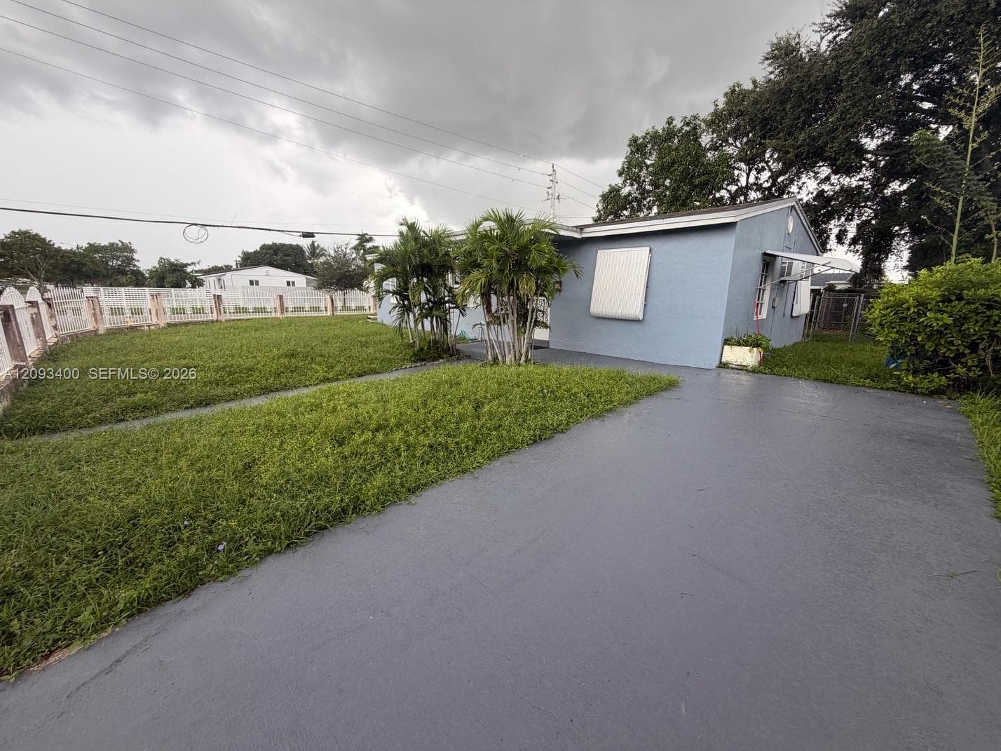 16000 NW 17th Ct photo 3