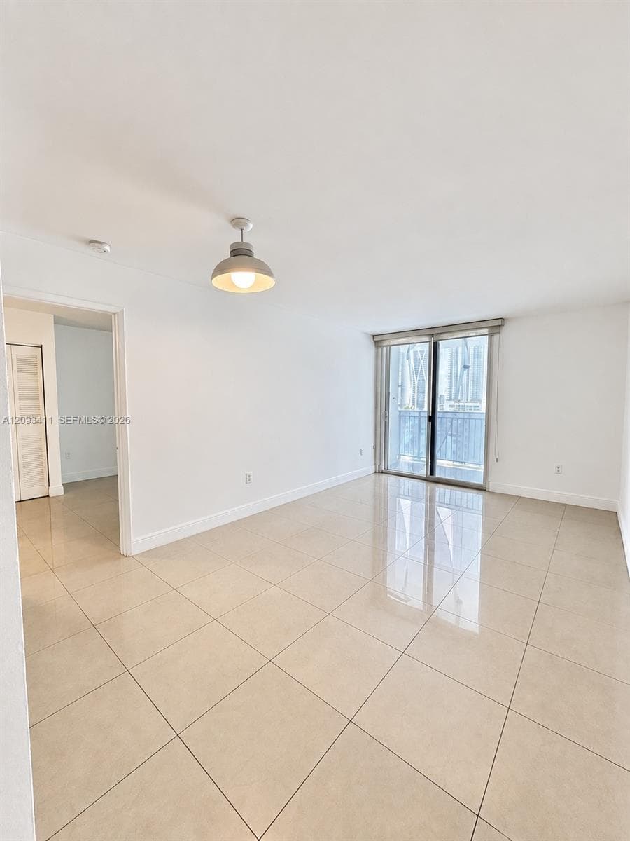 MADISON DOWNTOWN CONDO · #W-2002 in Miami - Photo 4