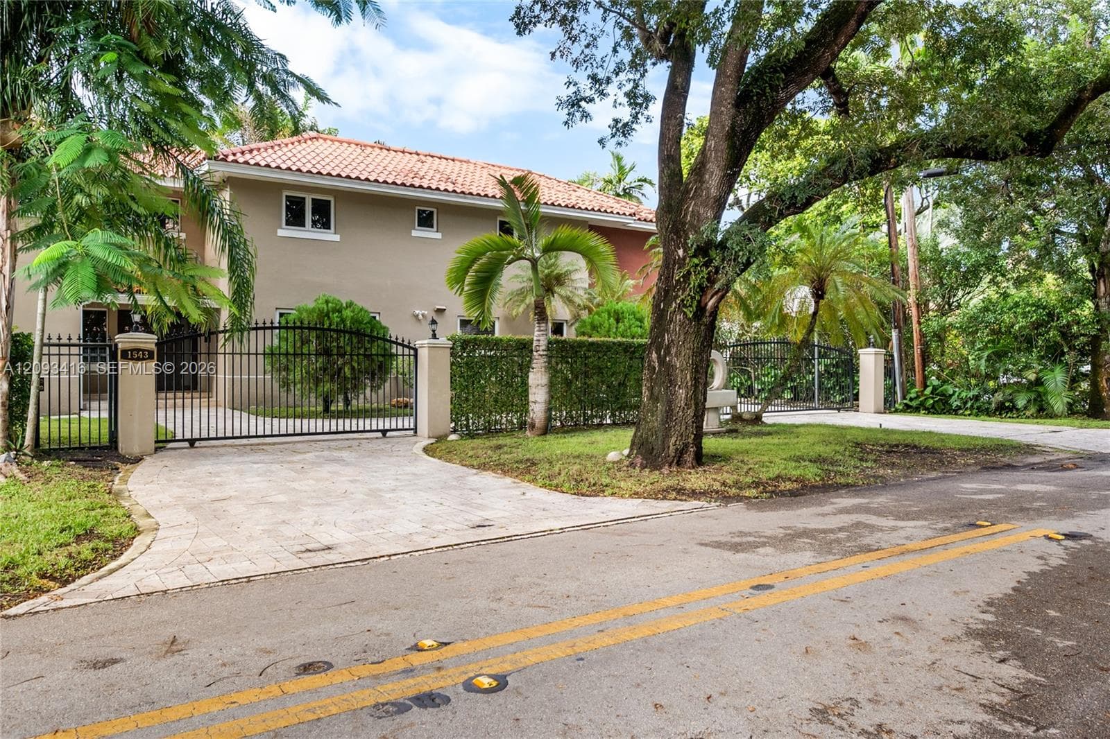 1543 Dorado Ave photo 3