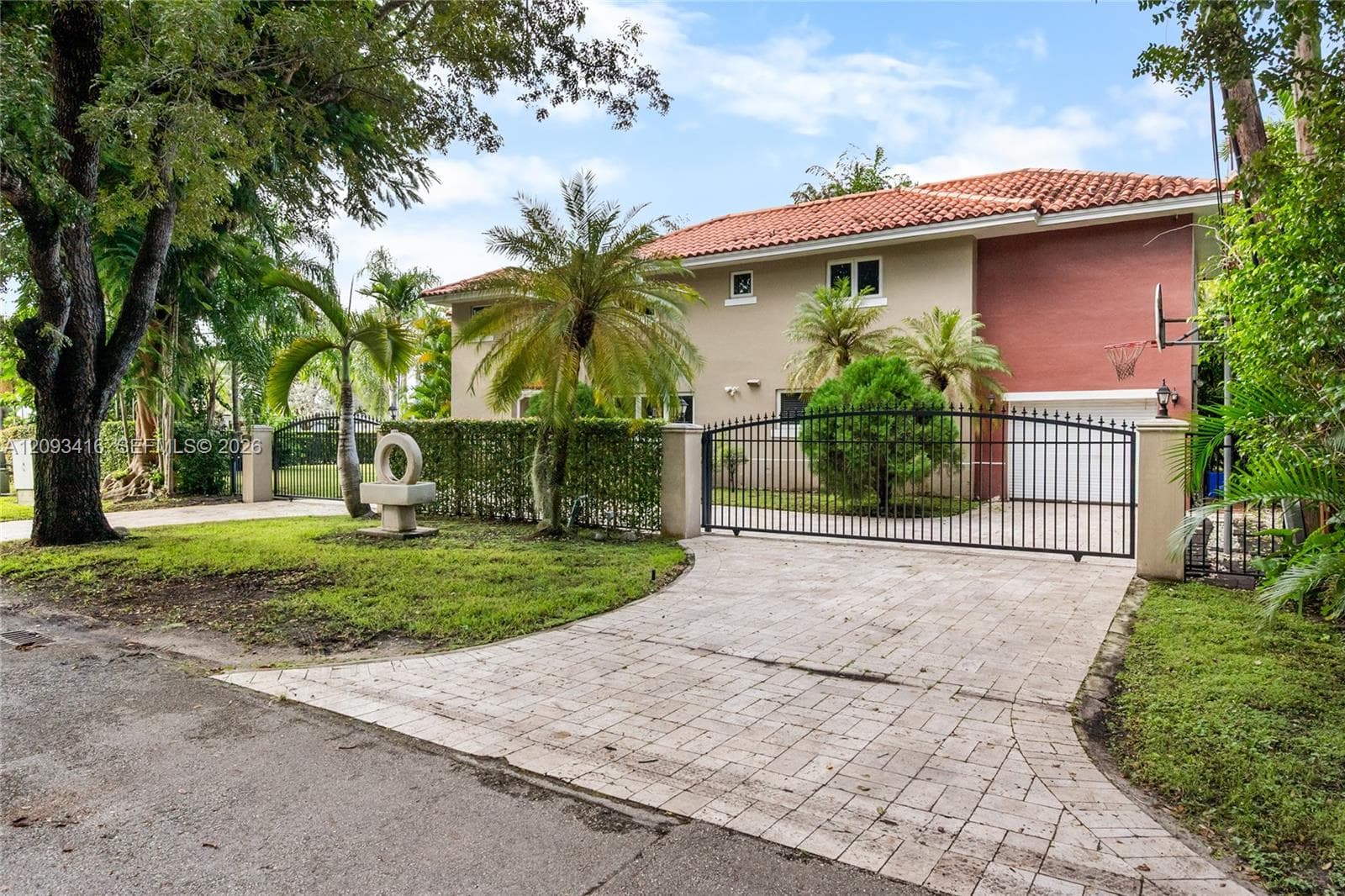 1543 Dorado Ave photo 4