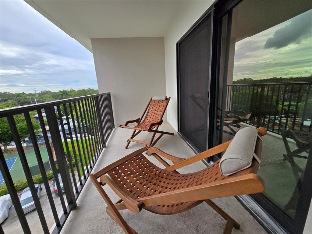 900/517 Balcony