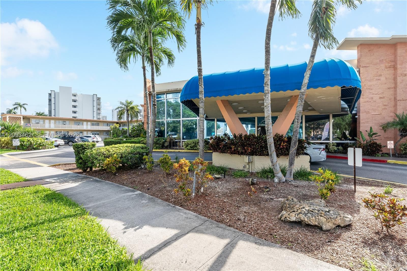 DIPLOMAT GOLF & RACQUET C · #2390 in Hallandale Beach - Photo 13