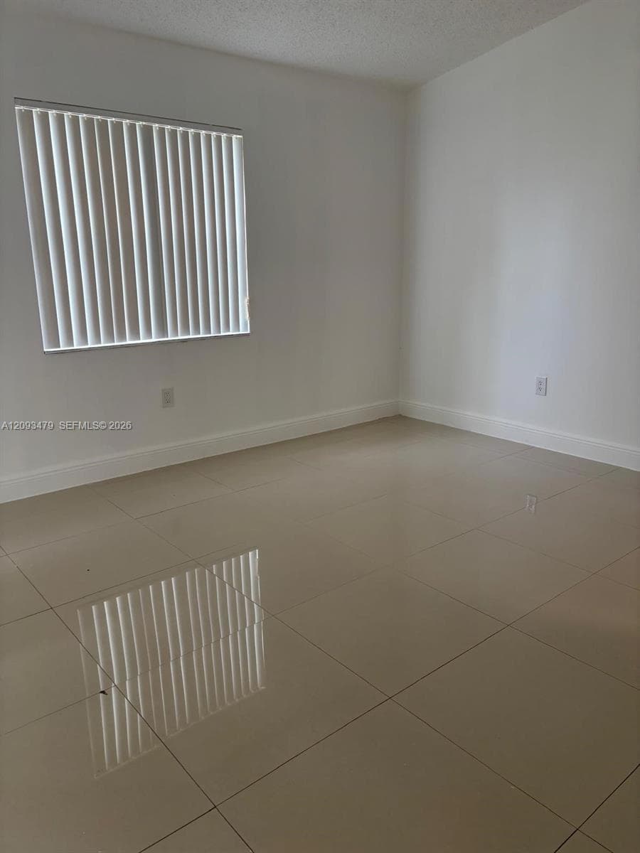 SIERRA RIDGE CONDO D · #815-04 in Miami - Photo 3