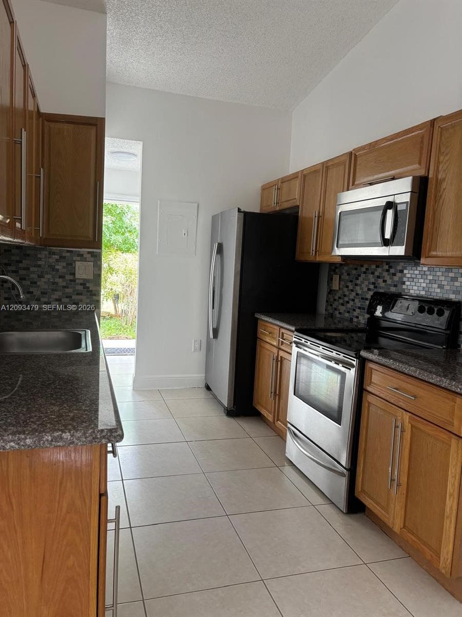 SIERRA RIDGE CONDO D · #815-04 in Miami - Photo 1