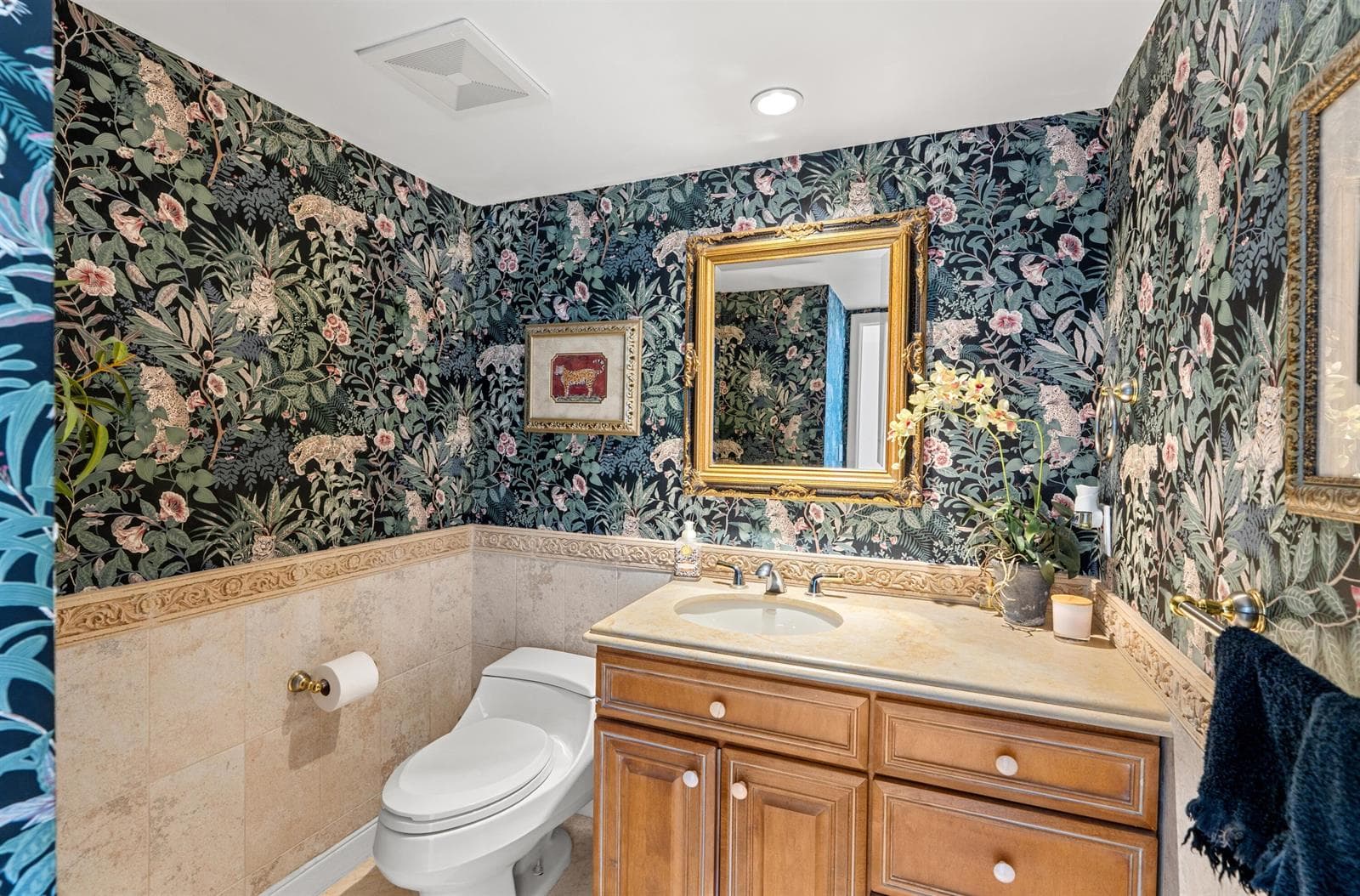 POWDER ROOM