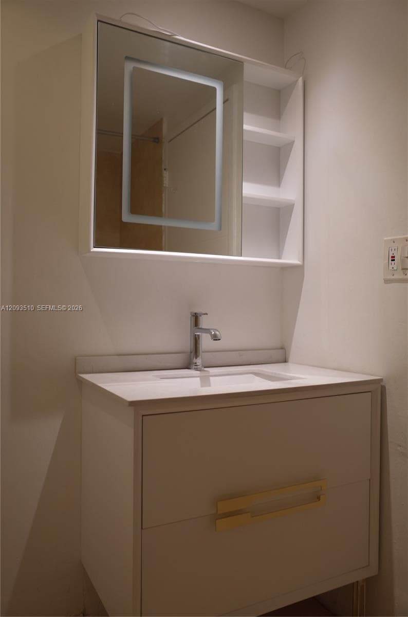 ISLANDER CONDO APTS · #302 in Miami Beach - Photo 13