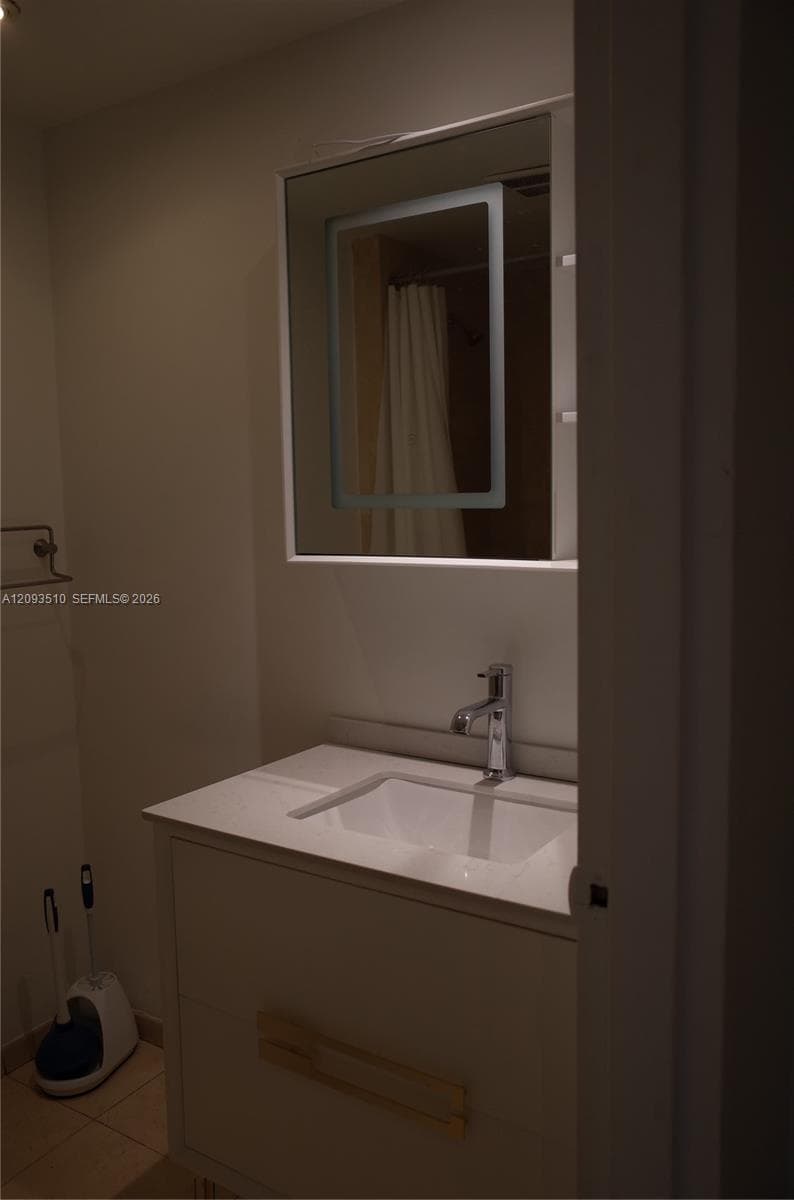 ISLANDER CONDO APTS · #302 in Miami Beach - Photo 14
