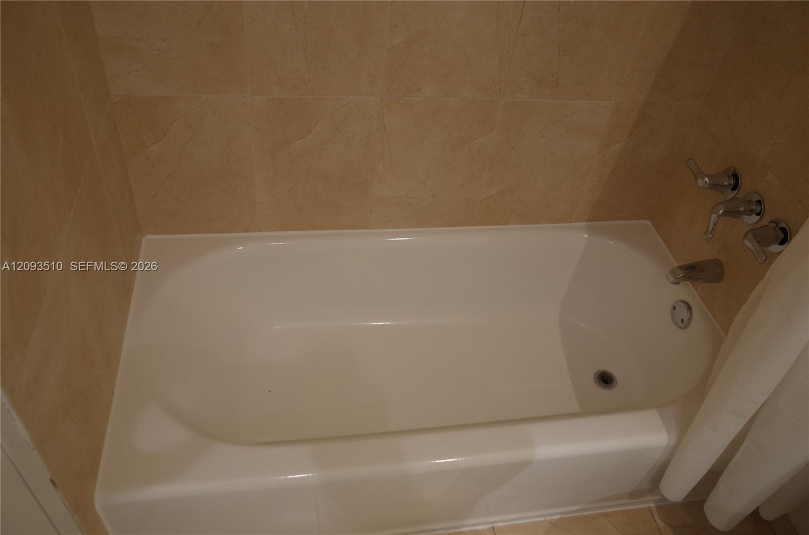 ISLANDER CONDO APTS · #302 in Miami Beach - Photo 15