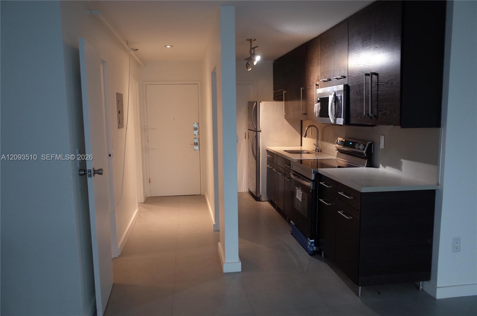 ISLANDER CONDO APTS · #302 in Miami Beach - Photo 4