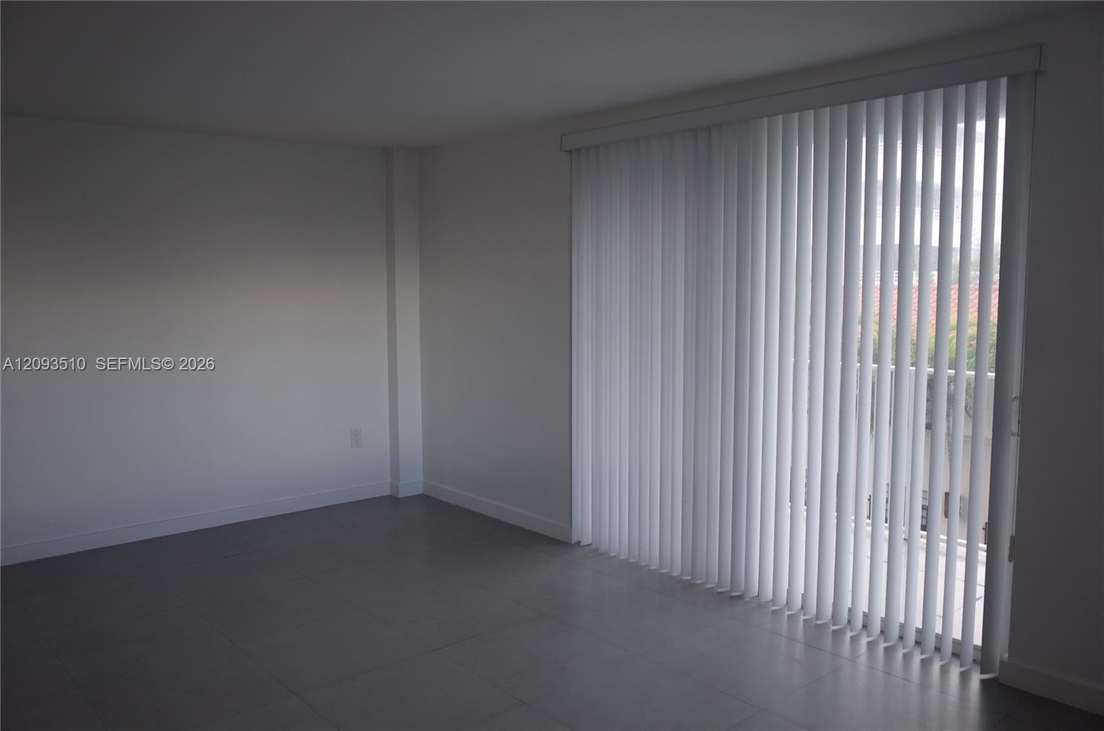 ISLANDER CONDO APTS · #302 in Miami Beach - Photo 8