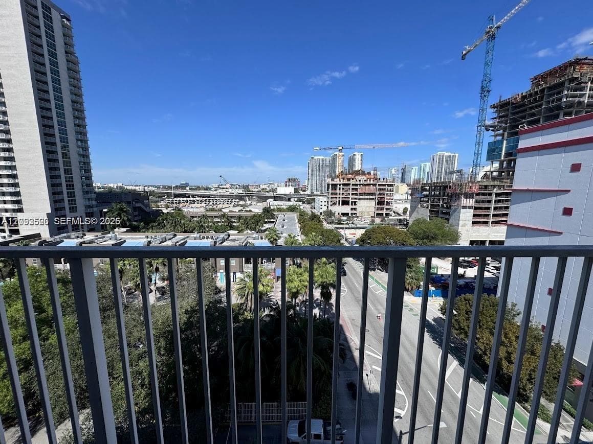MADISON DOWNTOWN CONDO · #E-1008 in Miami - Photo 17