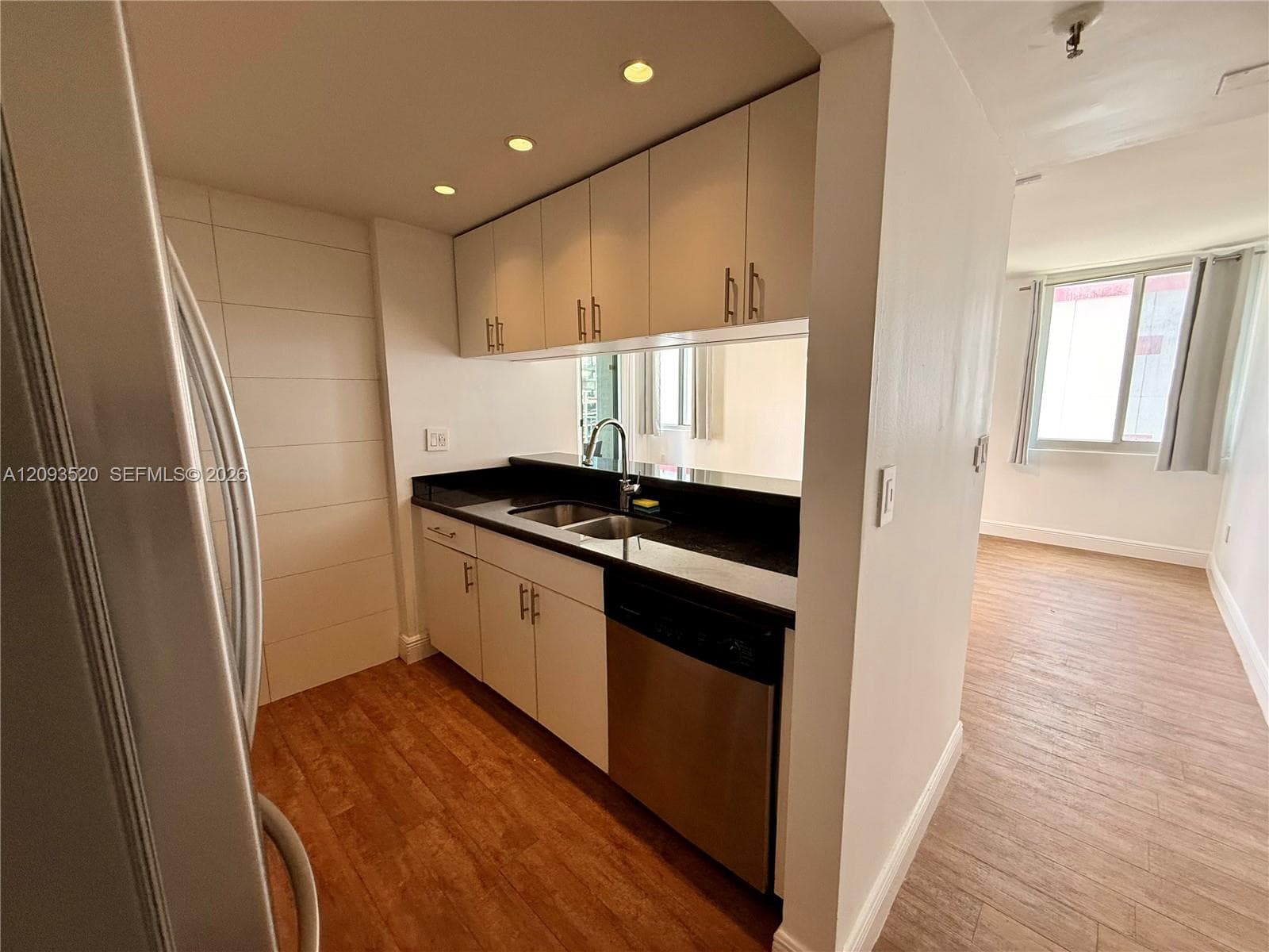 MADISON DOWNTOWN CONDO · #E-1008 in Miami - Photo 8