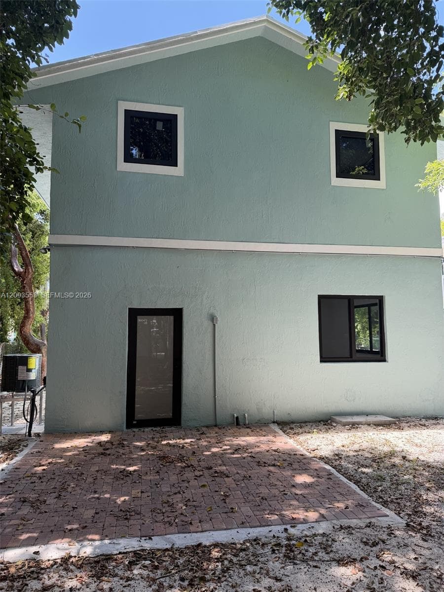 39 Gumbo Limbo Ave photo 17