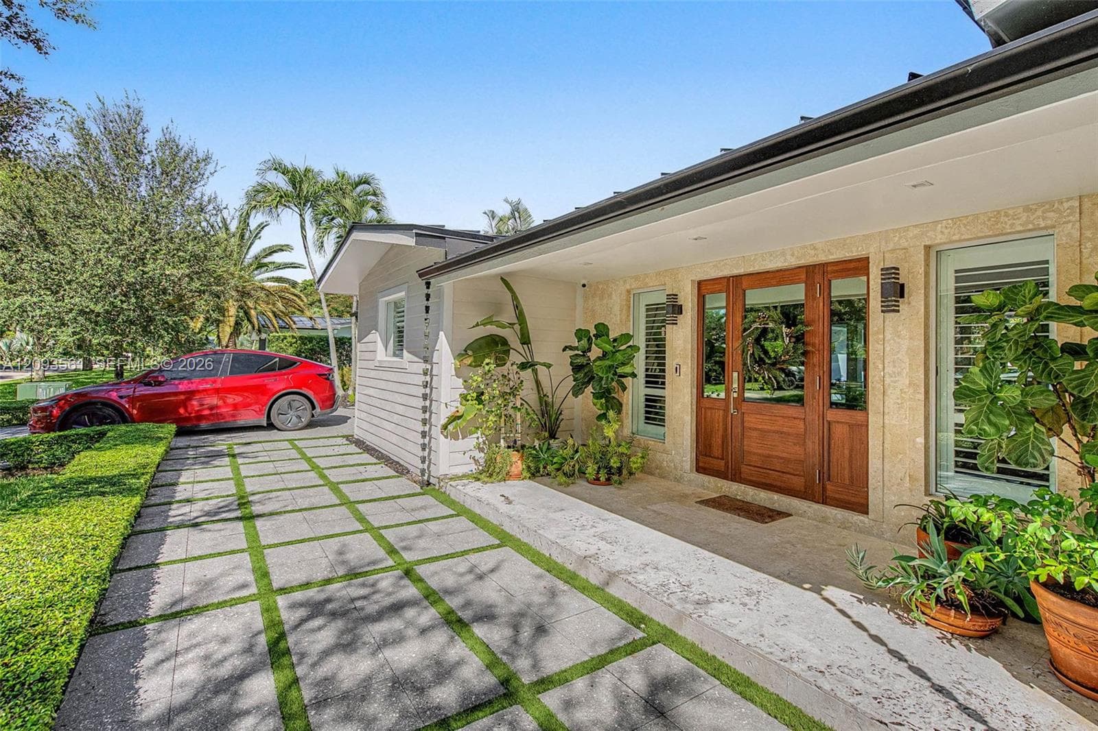 7301 SW 134th Ter photo 3