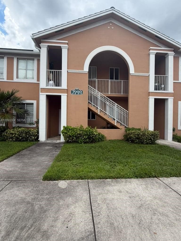 SHOMA HOMES AT COUNTRY CL · #108-11 in Hialeah - Photo 2
