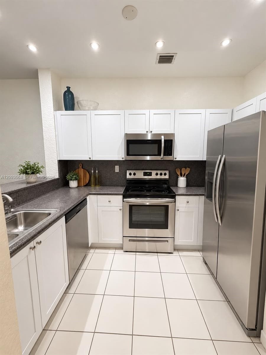 SHOMA HOMES AT COUNTRY CL · #108-11 in Hialeah - Photo 3