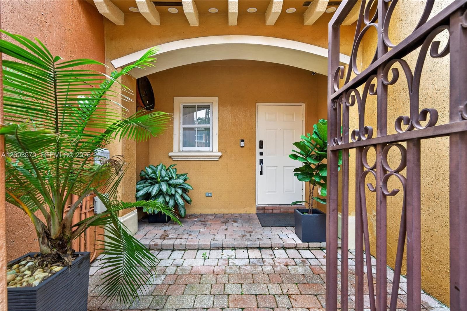 EGRET LAKES ESTATES SEC 2 in Miami - Photo 2