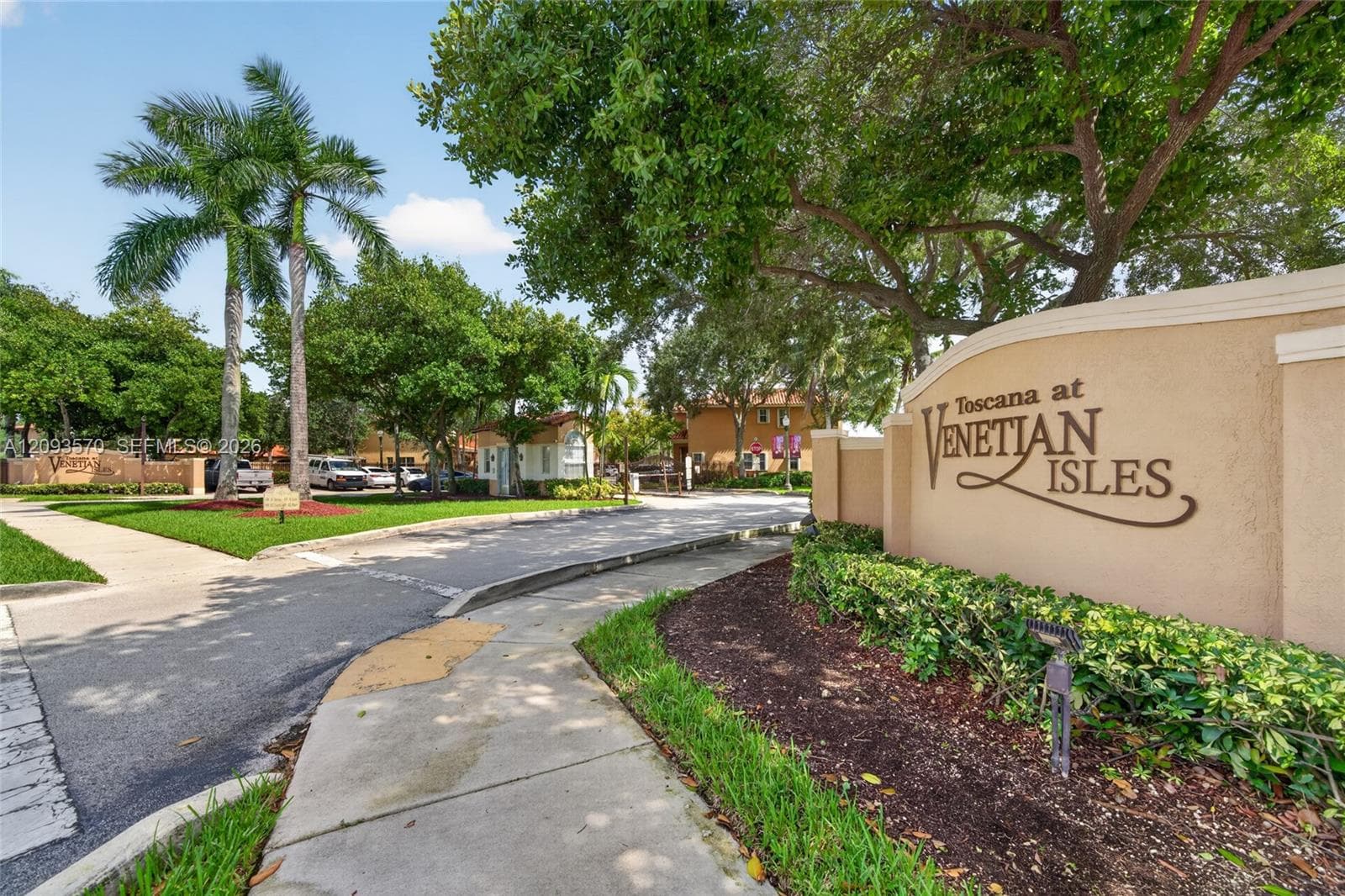 EGRET LAKES ESTATES SEC 2 in Miami - Photo 33