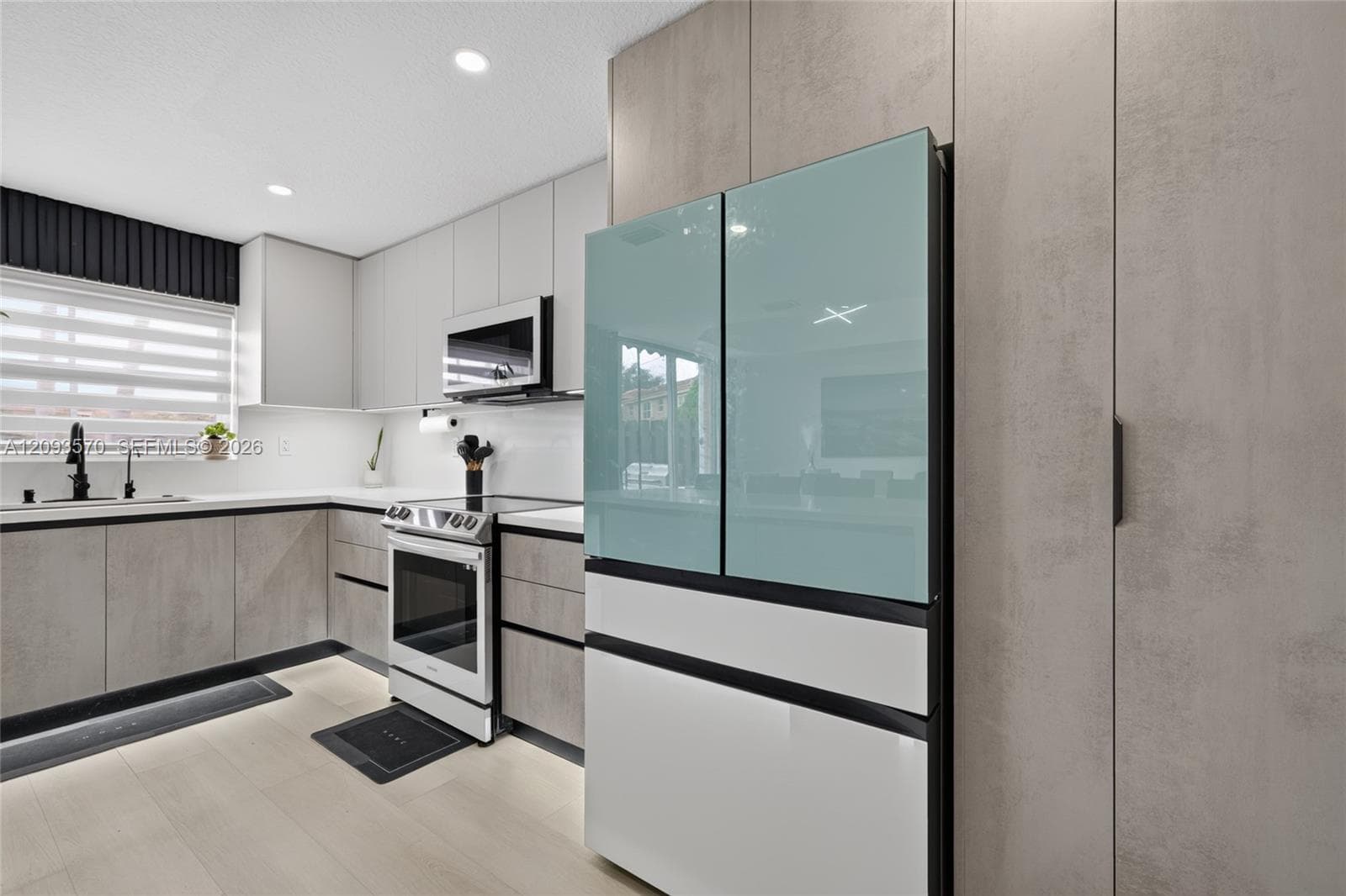 EGRET LAKES ESTATES SEC 2 in Miami - Photo 11