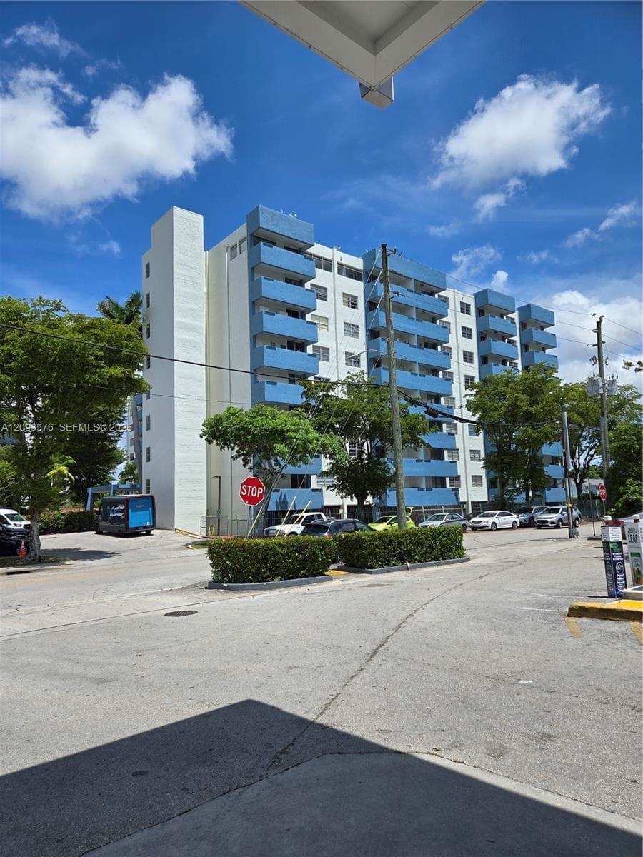 5050 Condo · #709 in Miami - Photo 2