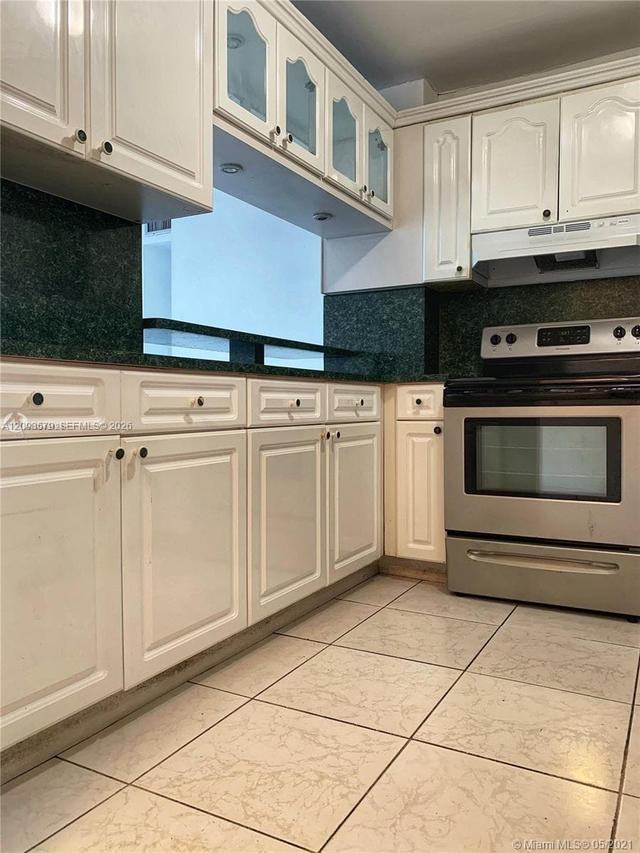 KINGS COVE CONDO · #514 in Hialeah - Photo 6