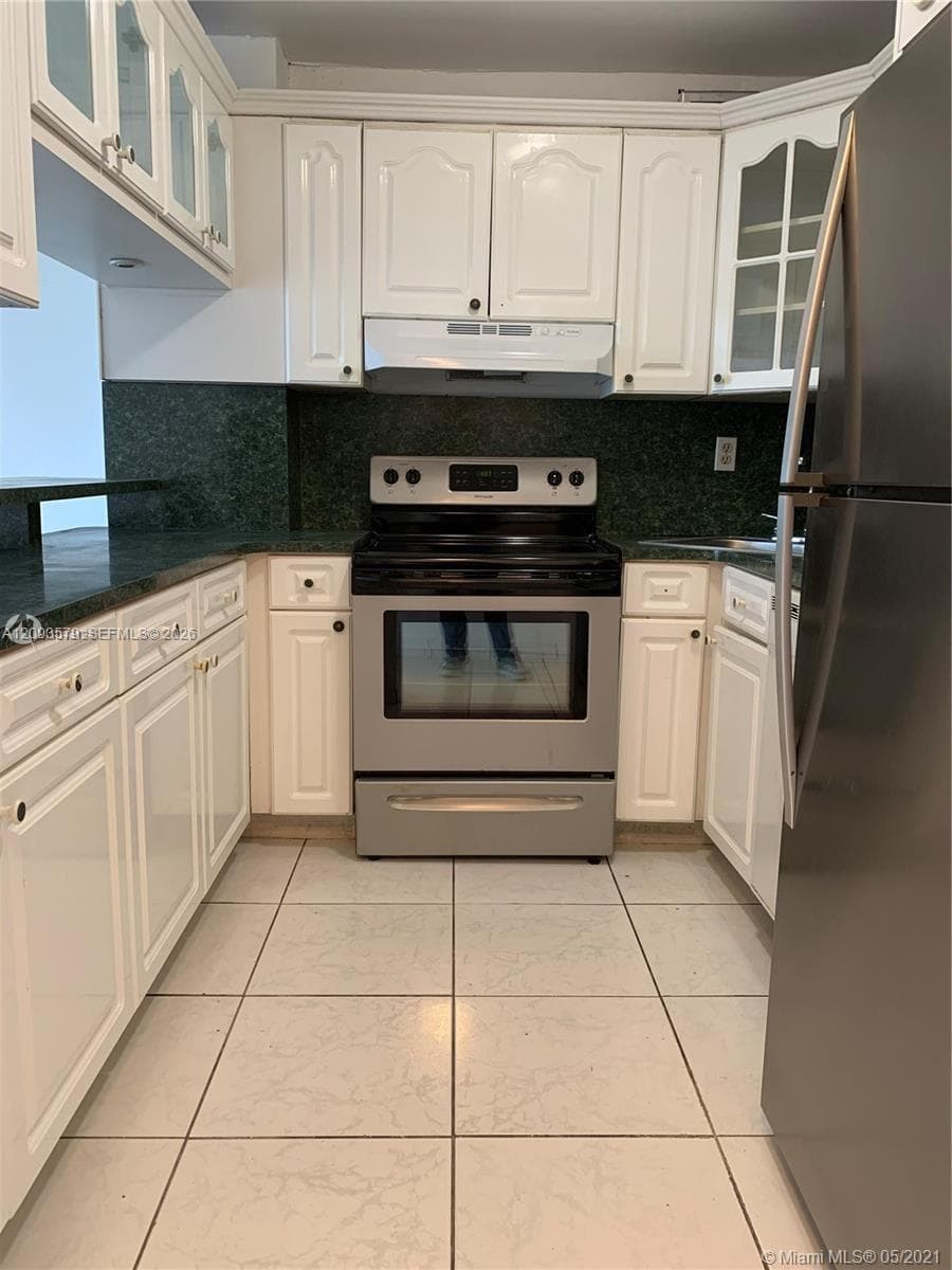 KINGS COVE CONDO · #514 in Hialeah - Photo 5