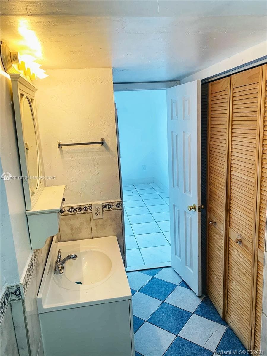 KINGS COVE CONDO · #514 in Hialeah - Photo 11