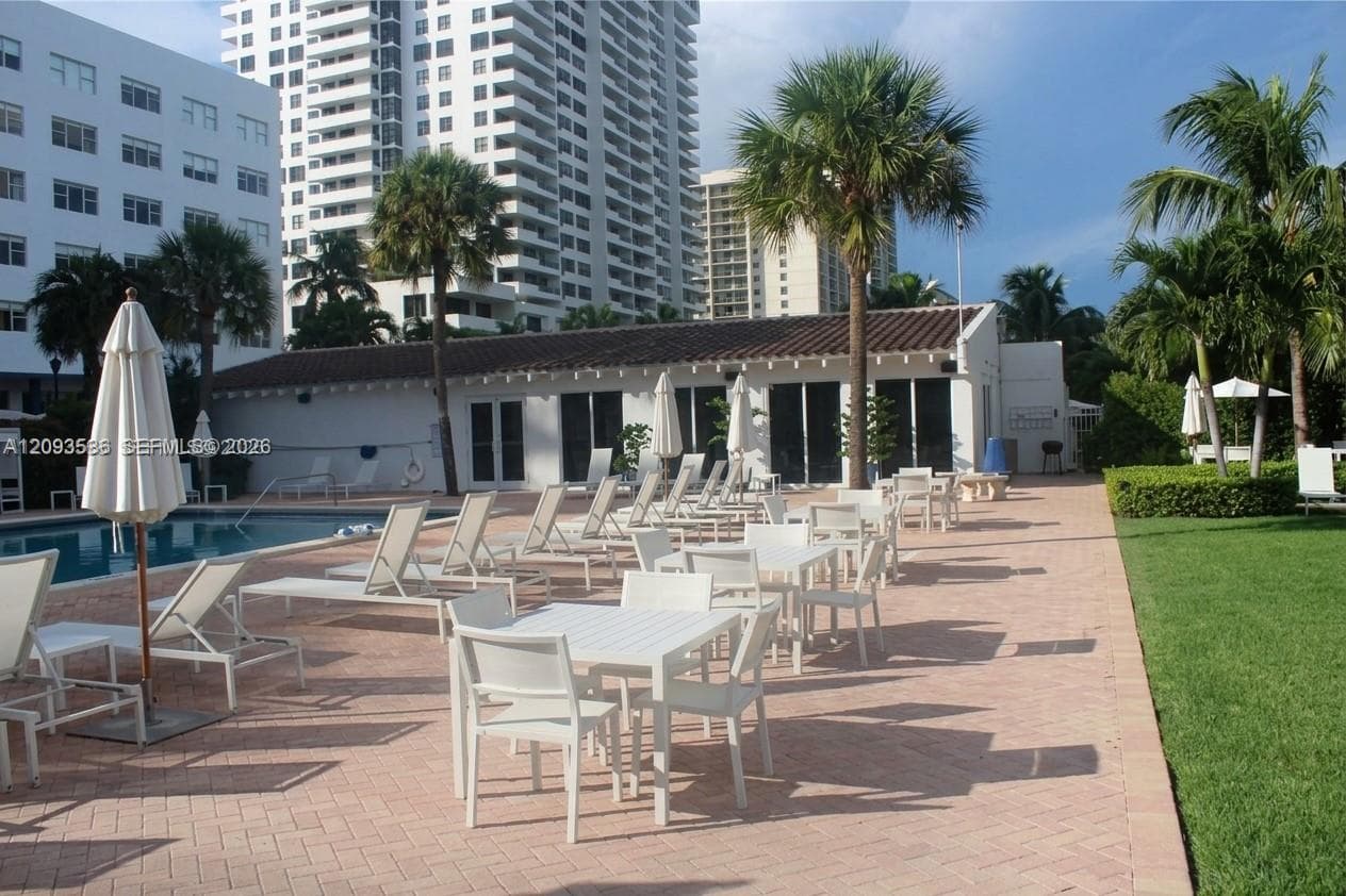 The Royal Club · #1502 in Miami Beach - Photo 8