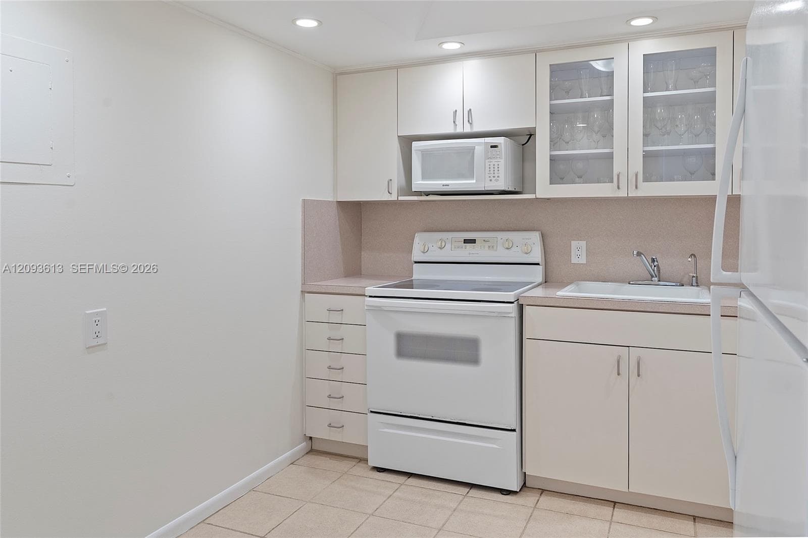 ARLEN BEACH CONDO · #1007 in Miami Beach - Photo 28