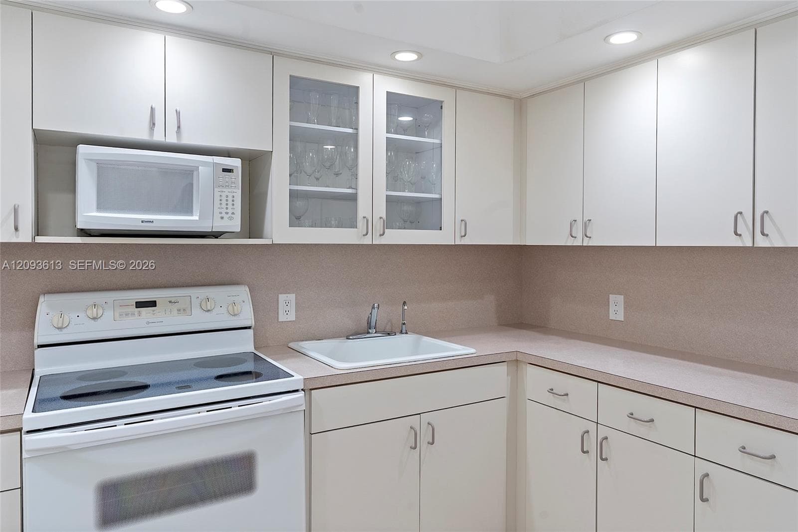 ARLEN BEACH CONDO · #1007 in Miami Beach - Photo 29