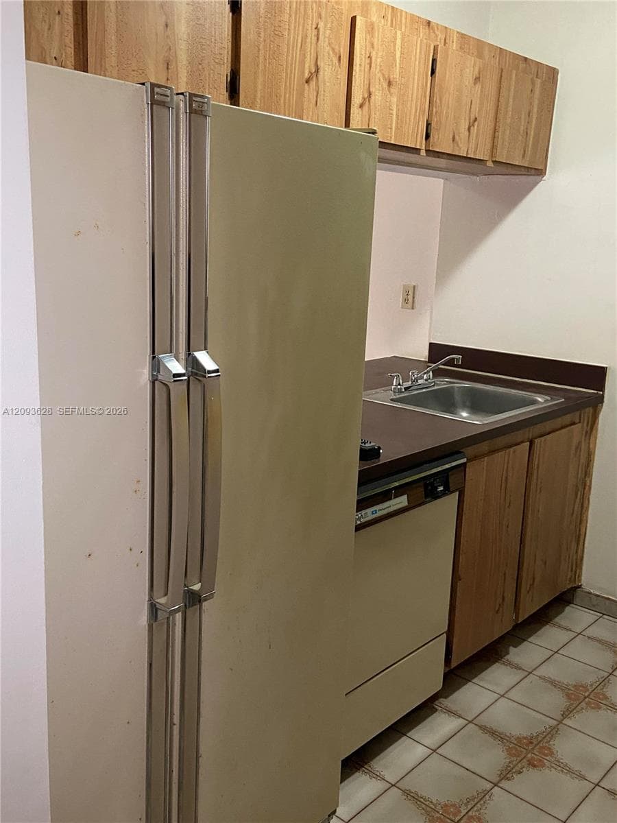 GOLDEN GATE · #1416 in Hialeah - Photo 2