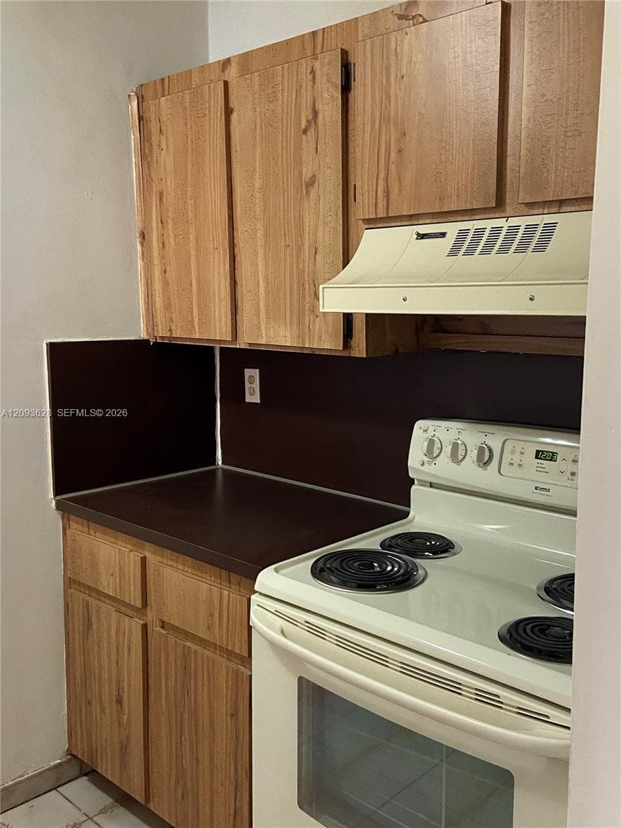 GOLDEN GATE · #1416 in Hialeah - Photo 3