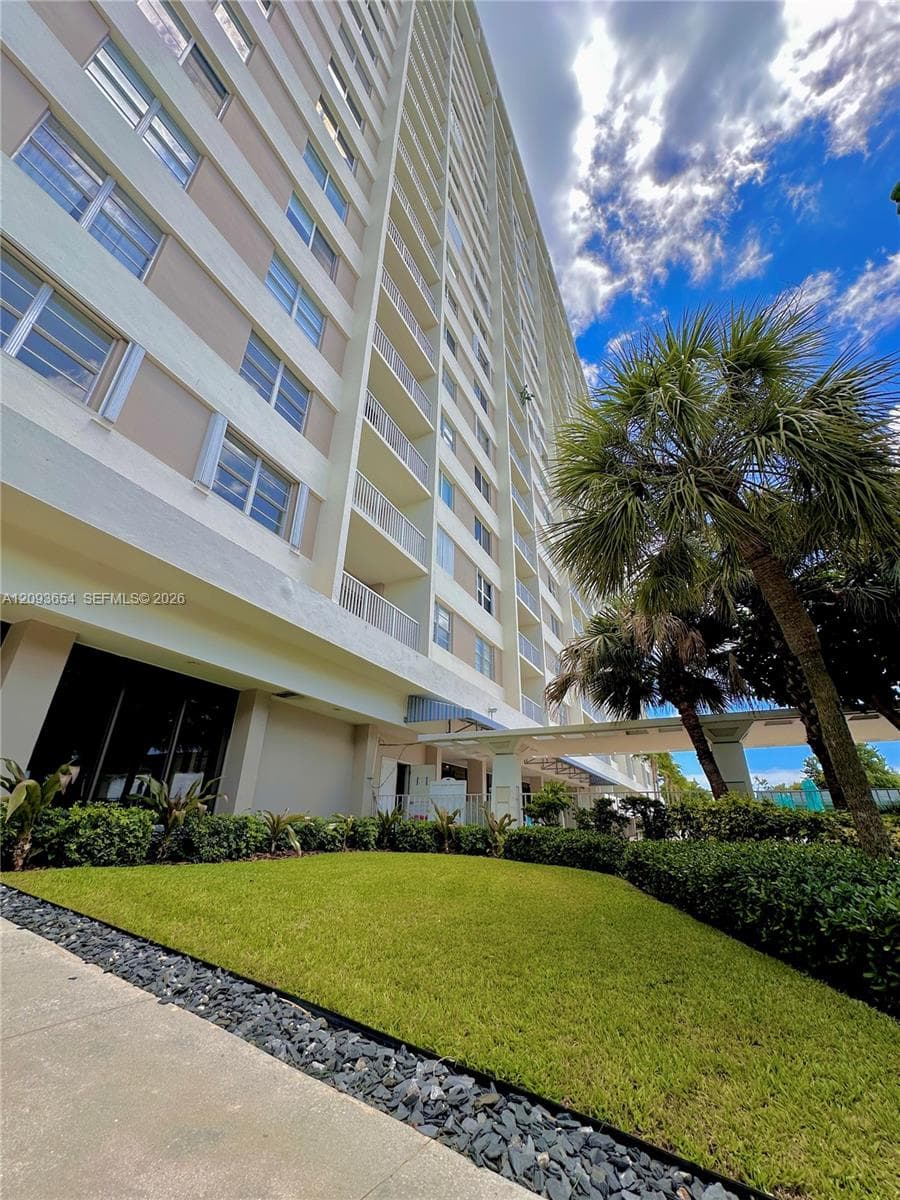 ARLEN HOUSE CONDO · #701 in Sunny Isles Beach - Photo 34