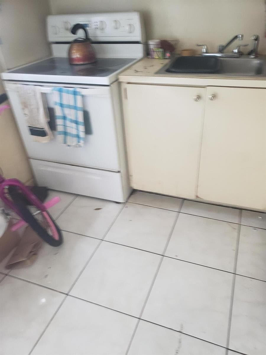 2821- KITCHEN STOVE SINK
