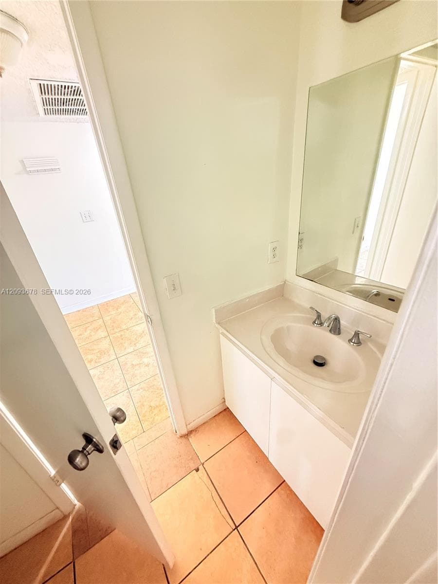 LAKESHORE CONDO 2 · #1021E in Homestead - Photo 20