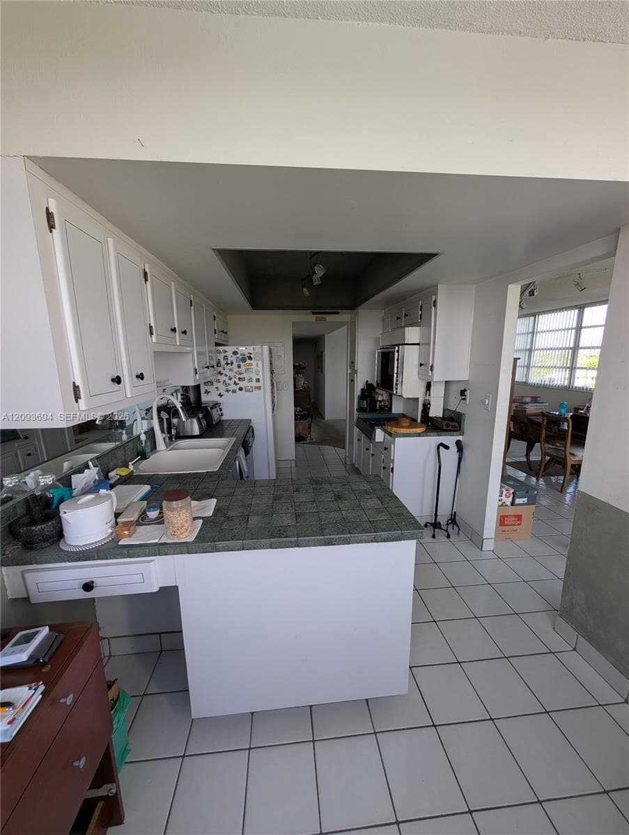 MAJORCA TOWERS CONDO · #502 in North Miami - Photo 3