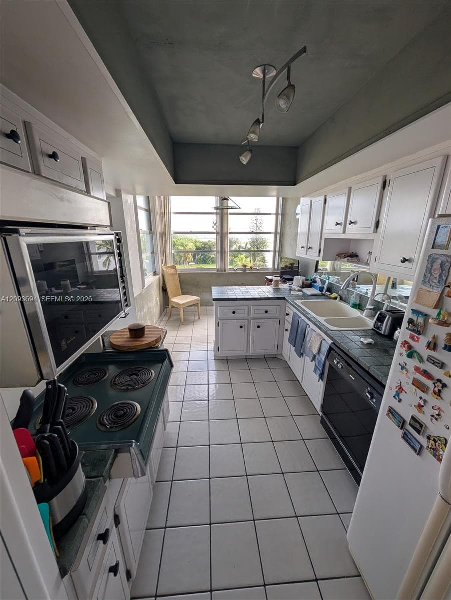 MAJORCA TOWERS CONDO · #502 in North Miami - Photo 20