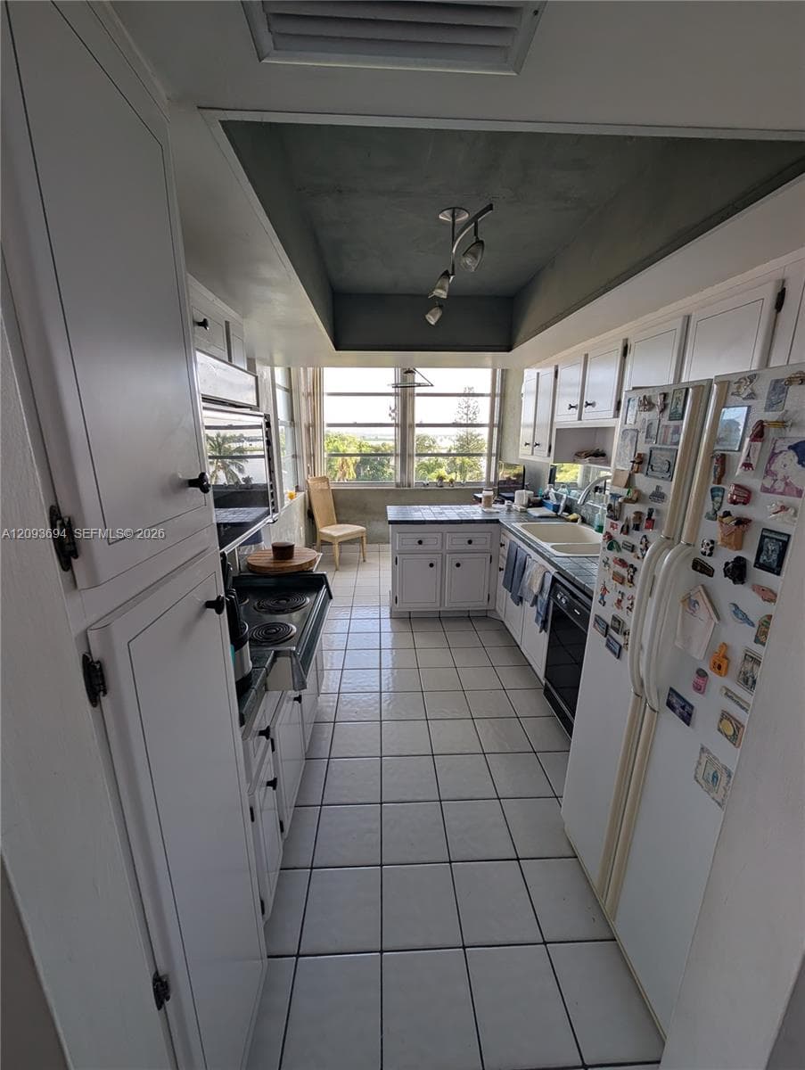 MAJORCA TOWERS CONDO · #502 in North Miami - Photo 4